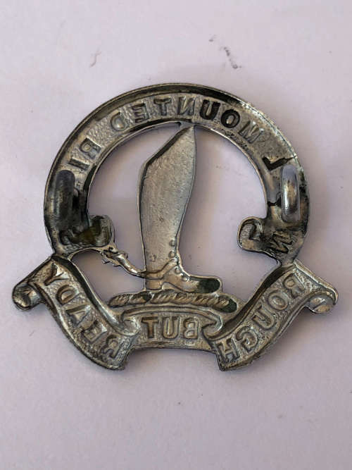 WW2 SOUTH AFRICAN MILITARY -  NATAL MOUNTED RIFLES CAP / BERET BADGE - ROUGH BUT READY