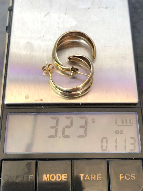 GORGEOUS PAIR OF VINTAGE 9ct YELLOW GOLD SWIRL EARRINGS - THE BUTTERFLY`S ARE MARKED - 3.23g
