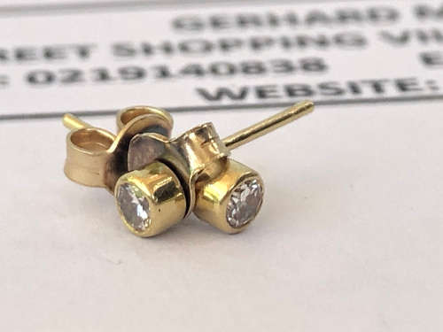 9ct YELLOW GOLD STUD DIAMOND EARRINGS - 2 X  2.5mm (0.055ct) G/H VS-SI - .7g - VALUATION R 7700.00