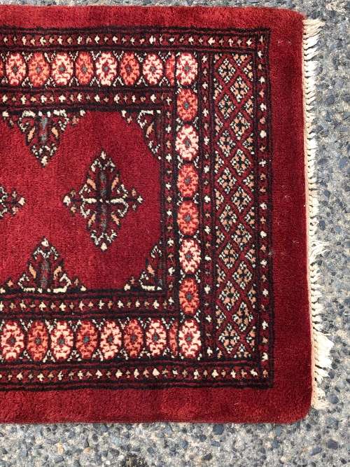STUNNING SUPER FINE LAMBS WOOL HAND KNOTTED BOKHARA THICK PLUSH PERSIAN RUG - 650 X 1000mm