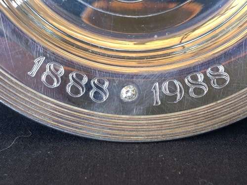 RARE !!! COMMEMORATIVE DE BEERS STERLING SILVER DISH 1888 - 1988 INSET WITH A DIAMOND - 112.62g