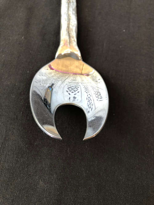 CARROL BOYES FUNCTIONAL ART !!! - LARGE HEAVY MAN PATTERN SALAD SERVER
