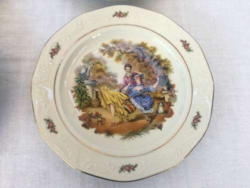 lot Vine Embossed Edge French Fragonard Courting Couples Display Plates By Premier Collector Series