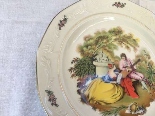 lot Vine Embossed Edge French Fragonard Courting Couples Display Plates By Premier Collector Series