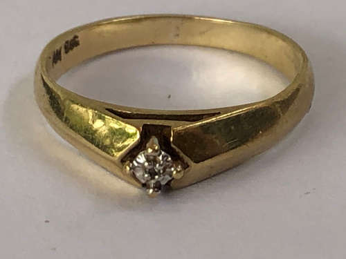 9ct VINTAGE YELLOW GOLD AND DIAMOND RING MARKED `AM` - SIZE H1/2 - 1.43g