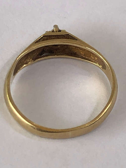 9ct VINTAGE YELLOW GOLD AND DIAMOND RING MARKED `AM` - SIZE H1/2 - 1.43g