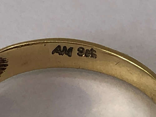 9ct VINTAGE YELLOW GOLD AND DIAMOND RING MARKED `AM` - SIZE H1/2 - 1.43g