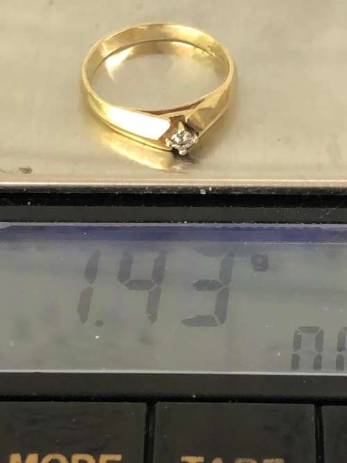 9ct VINTAGE YELLOW GOLD AND DIAMOND RING MARKED `AM` - SIZE H1/2 - 1.43g