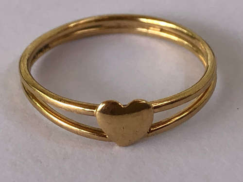 GORGEOUS 9ct VINTAGE YELLOW GOLD HALLMARKED HEART RING  - SIZE K1/2 - 1.18g