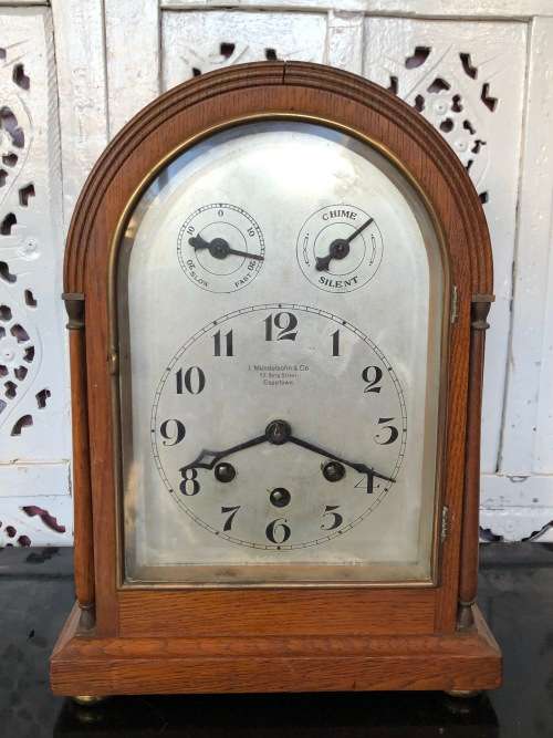 STUNNING !!!!  MENDELSOHN and SONS CHIMING BRACKET MANTLE CLOCK  - KEY INCLUDED !!!! - TRUE CLASSIC