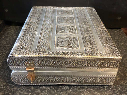 BEAUTIFUL DETAILED SILVER CLAD INDIAN THEMED JEWELLERY BOX - STUNNING PIECE