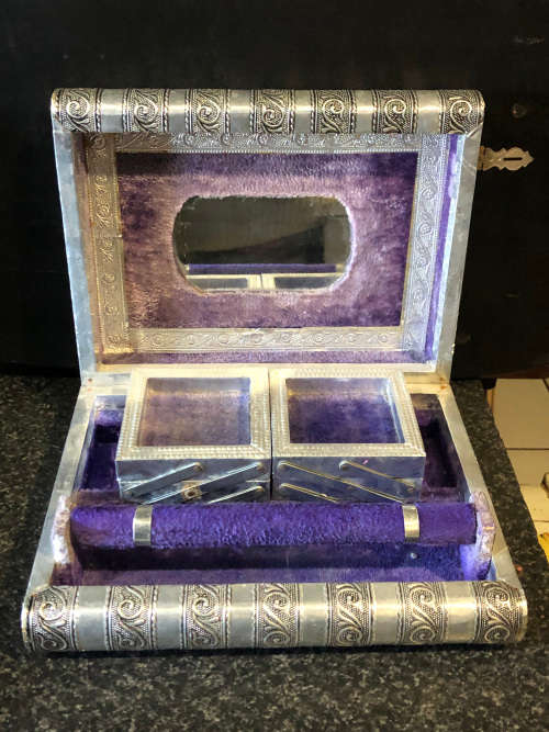 BEAUTIFUL DETAILED SILVER CLAD INDIAN THEMED JEWELLERY BOX - STUNNING PIECE