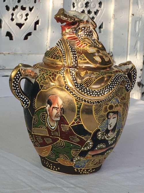 Antique Meiji Japanese Satsuma Dragon Ware Suger Pot - Mark: Futaji Shimazu family crest