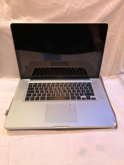 APPLE MACBOOK PRO - NOT WORKING - SPARES ONLY