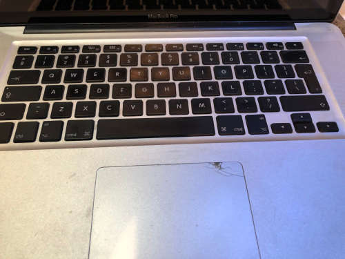 APPLE MACBOOK PRO - NOT WORKING - SPARES ONLY