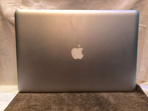 APPLE MACBOOK PRO - NOT WORKING - SPARES ONLY