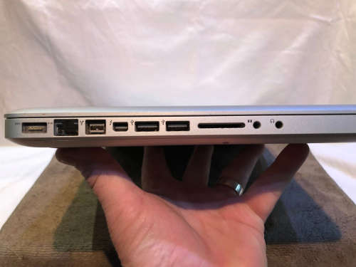 APPLE MACBOOK PRO - NOT WORKING - SPARES ONLY