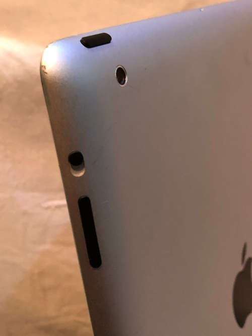 APPLE IPAD 2 MODEL A1395 WITH A KEYBOARD DOCK A1359 - BOTH FOR SPARES