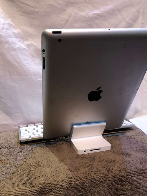 APPLE IPAD 2 MODEL A1395 WITH A KEYBOARD DOCK A1359 - BOTH FOR SPARES