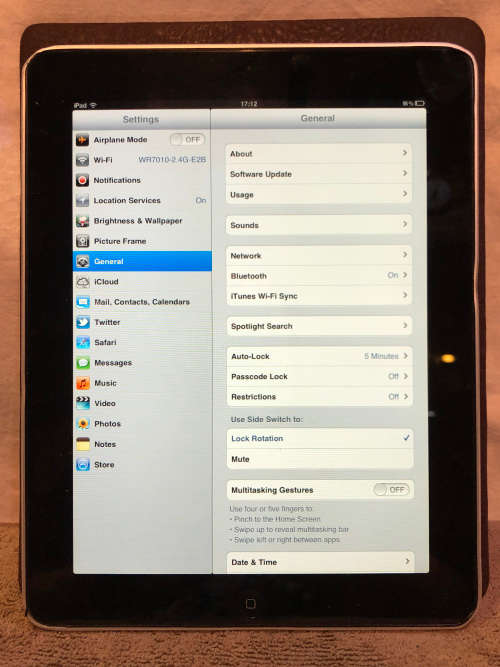 APPLE IPAD 1st GENERATION MODEL A1219 - IN WORKING ORDER