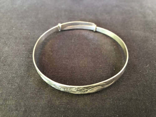 BEAUTIFUL VINTAGE CHASED STERLING SILVER ADJUSTABLE BRACELET - CLEARLY MARKED - 12.64g