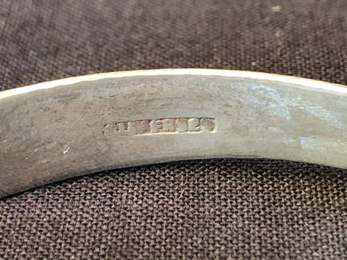 BEAUTIFUL VINTAGE CHASED STERLING SILVER ADJUSTABLE BRACELET - CLEARLY MARKED - 12.64g