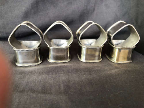 GORGEOUS SET OF 8 SILVER PLATED SERVIETTE RINGS