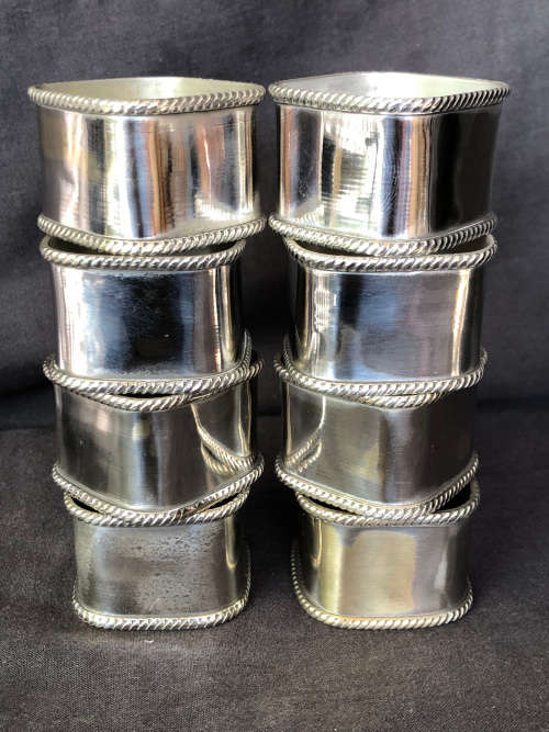 GORGEOUS SET OF 8 SILVER PLATED SERVIETTE RINGS