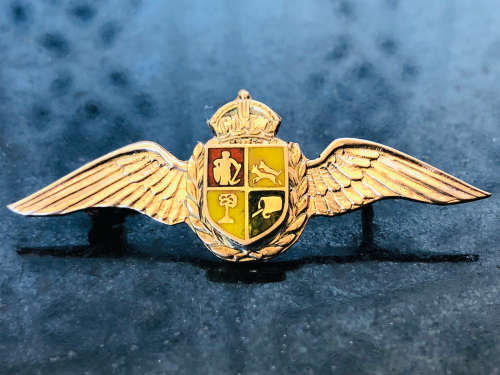 WOW !!! STUNNING WW2 9ct YELLOW GOLD AND ENAMEL SWEET HEART BROOCH - `TO MAUD 25/12/40` -