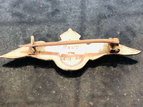 WOW !!! STUNNING WW2 9ct YELLOW GOLD AND ENAMEL SWEET HEART BROOCH - `TO MAUD 25/12/40` -