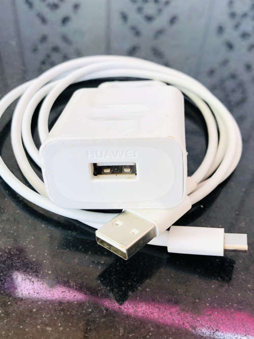 HUAWEI P30 LITE DUAL SIM - IN THE BOX - COMES WITH THE CHARGER AND CABLE - SIM KEY AND A COVER