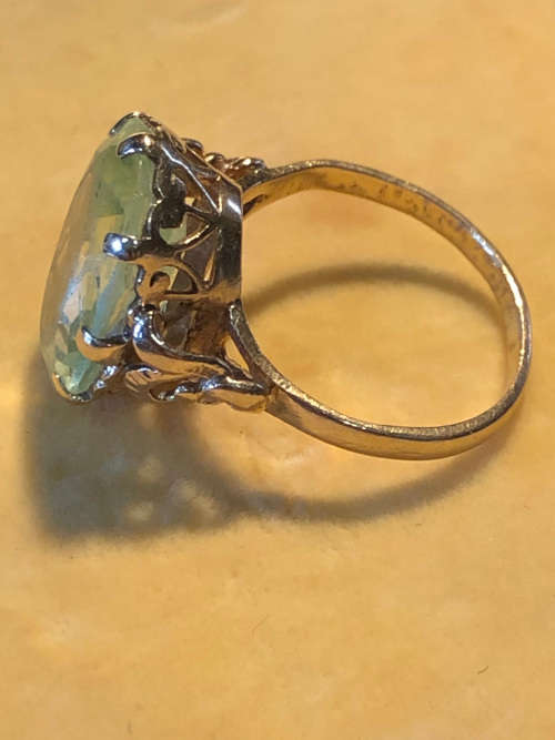 WOW !! STUNNING VINTAGE 9ct YELLOW GOLD AND PERIDOT DRESS RING - SIZE L 1/2 - CLEARLY MARKED - 4.54g