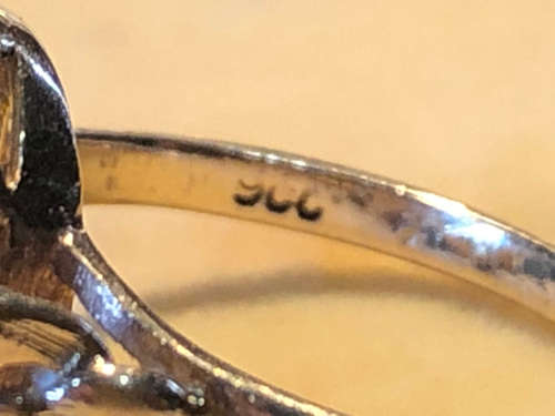 WOW !! STUNNING VINTAGE 9ct YELLOW GOLD AND PERIDOT DRESS RING - SIZE L 1/2 - CLEARLY MARKED - 4.54g
