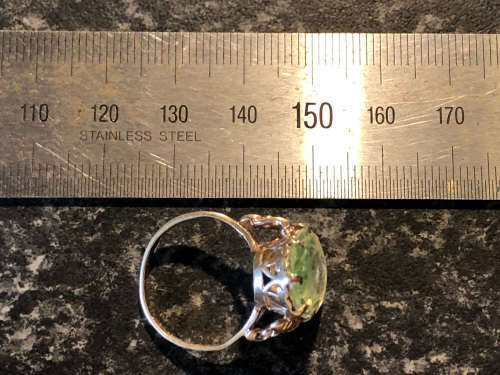 WOW !! STUNNING VINTAGE 9ct YELLOW GOLD AND PERIDOT DRESS RING - SIZE L 1/2 - CLEARLY MARKED - 4.54g