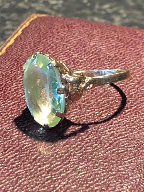 WOW !! STUNNING VINTAGE 9ct YELLOW GOLD AND PERIDOT DRESS RING - SIZE L 1/2 - CLEARLY MARKED - 4.54g