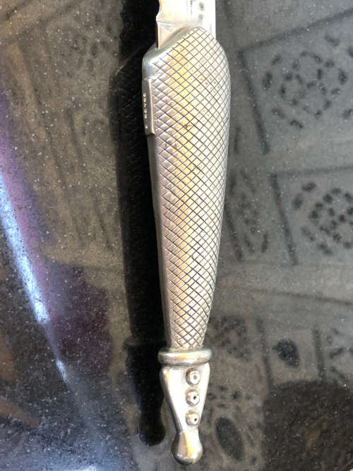 CARROL BOYES (1954 - 2019) RARE DISCONTINUED FISHNET PATTERN LARGE EVER-SHARP BREAD KNIFE