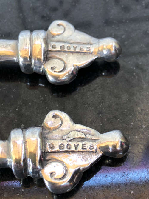 CARROL BOYES (1954 - 2019) CROWN PATTERN SALAD SERVERS - CLEARLY MARKED