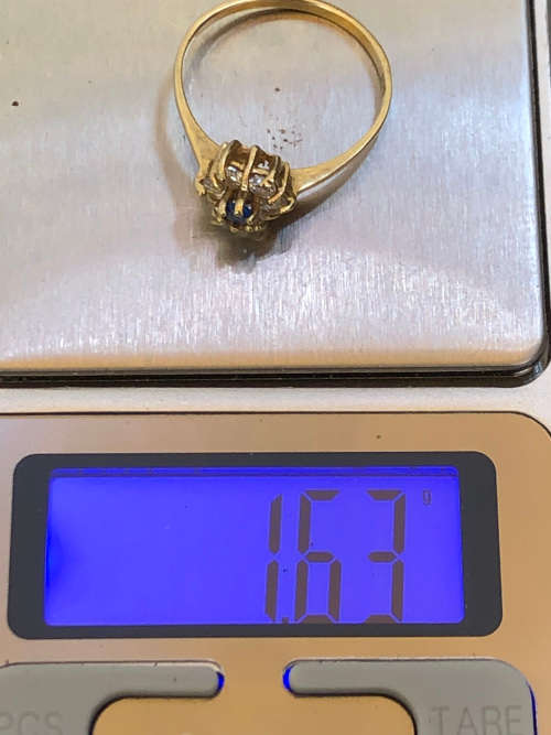 WOW !!! STUNNING 9ct YELLOW GOLD SAPPHIRE AND CZ FASHION RING - SIZE P - 1.63 g