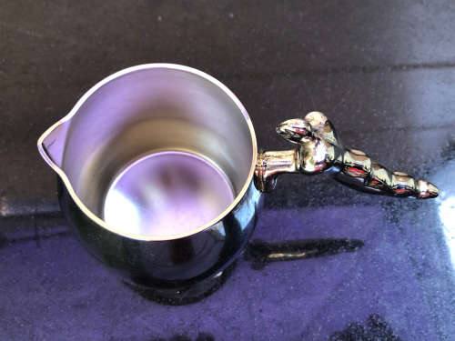 CARROL BOYES (1954 - 2019) ACROBAT PATTERN MILK JUG - BARREL SHAPE - BRAND NEW - CLEARLY MARKED