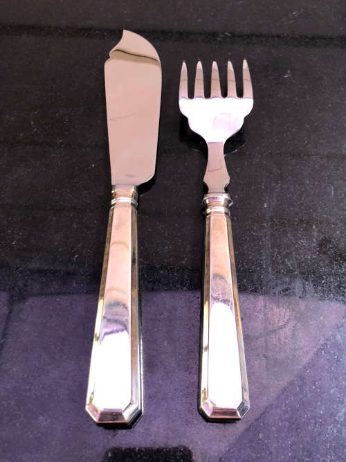 WOW !!! John Turton and Co boxed set of silverplated Fish Servers - in immaculate condition
