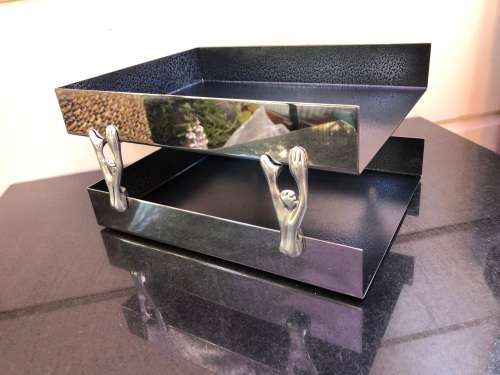 LATE ENTRY !!!!!  Carrol Boyes (1954 - 2019) Functional Art !!! - Man Pattern Paper Tray Set
