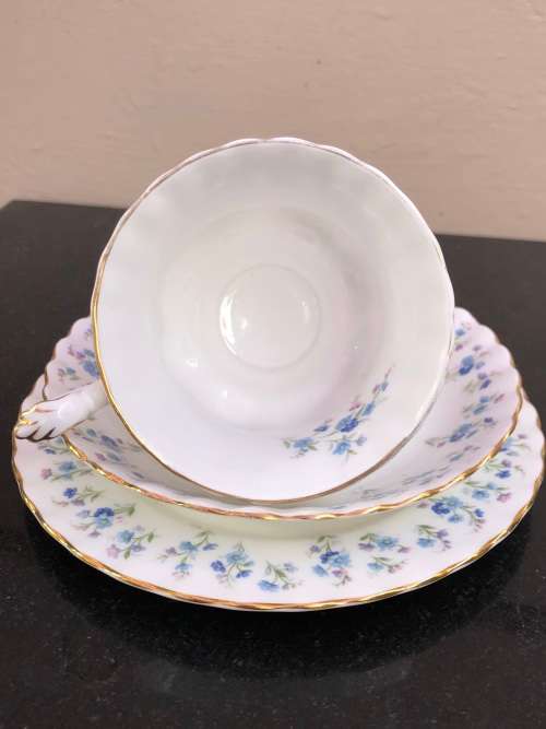 Wow !!! 1970 - Royal Albert Memory Lane Trio in slighty used Condition