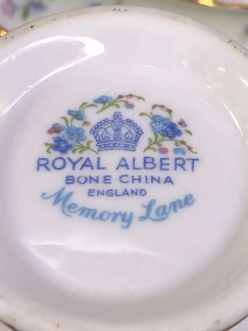 Wow !!! 1970 - Royal Albert Memory Lane Trio in slighty used Condition
