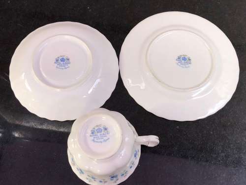 Wow !!! 1970 - Royal Albert Memory Lane Trio in slighty used Condition