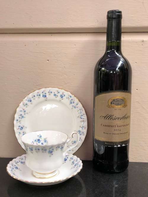 Wow !!! 1970 - Royal Albert Memory Lane Trio in slighty used Condition