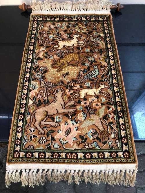 INVESTMENT PIECE !!! BEAUTIFUL GENUINE SILK TURKISH HEREKE HUNTING CARPET / WALL HANGING