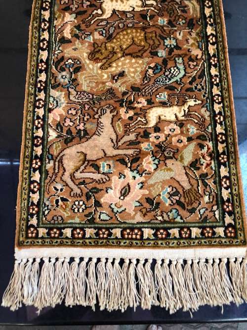 INVESTMENT PIECE !!! BEAUTIFUL GENUINE SILK TURKISH HEREKE HUNTING CARPET / WALL HANGING