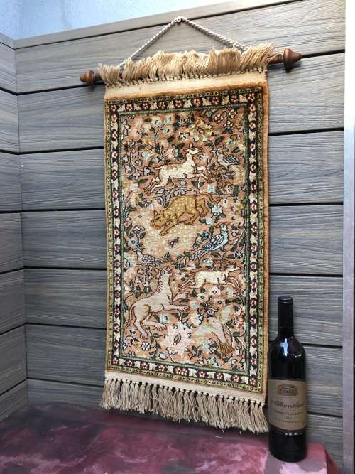 INVESTMENT PIECE !!! BEAUTIFUL GENUINE SILK TURKISH HEREKE HUNTING CARPET / WALL HANGING