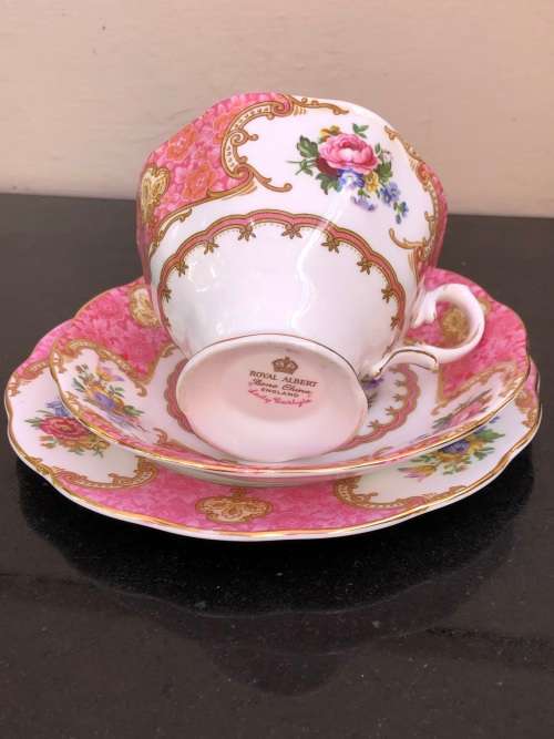 Wow !!!  Royal Albert Lady Carlisle Trio in fantastic condition #1