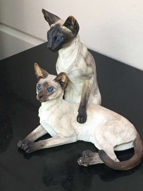Country Artists Collectable Cat Figurines Siamese Pair Signed and Dated 2004 No: 03527